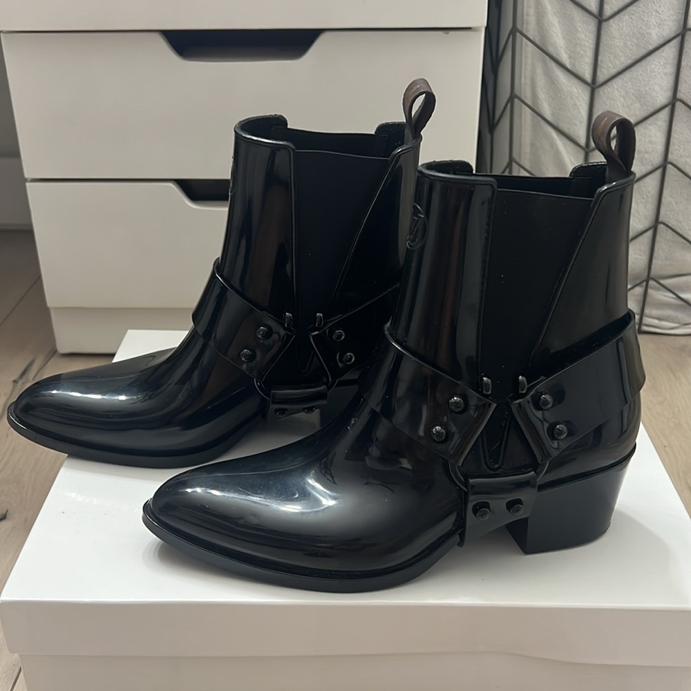 Louis Vuitton rain booties - Picture 2 of 4